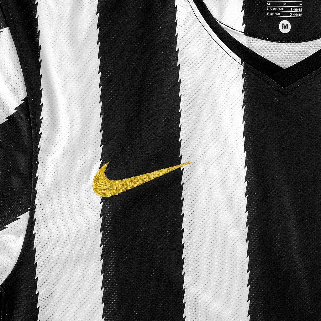 Juventus FC 10-11 Local 3