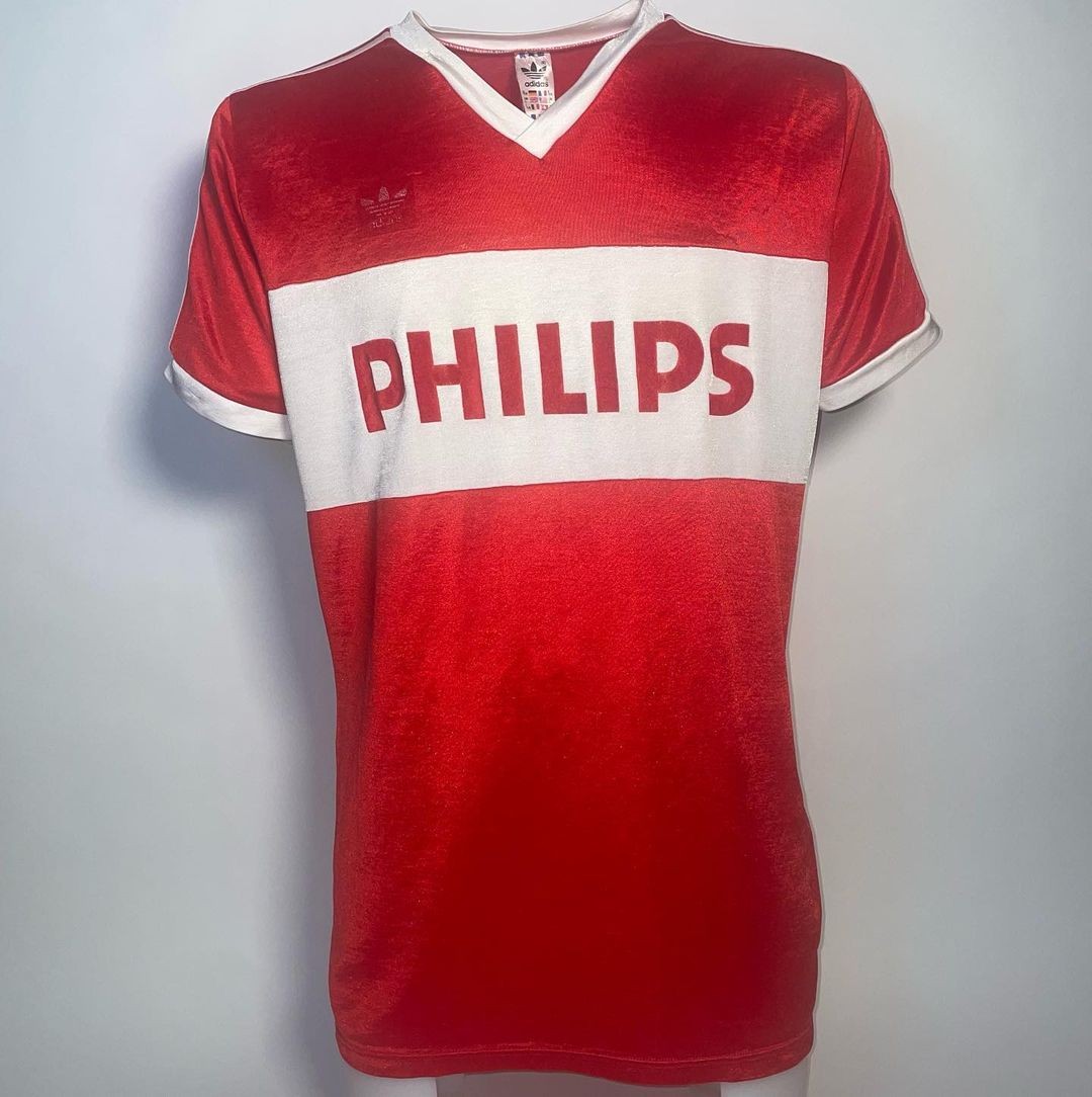 Primera equipación de PSV 85-86