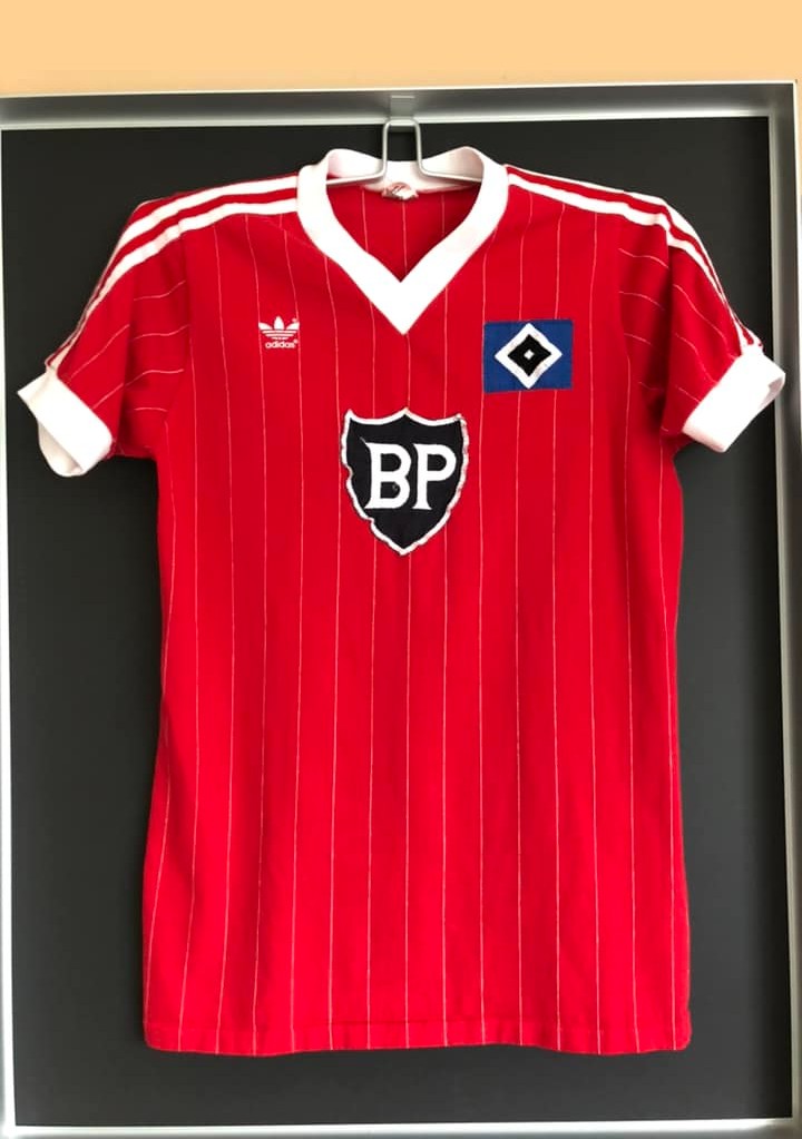 Segunda equipación de Hamburgo 83-84