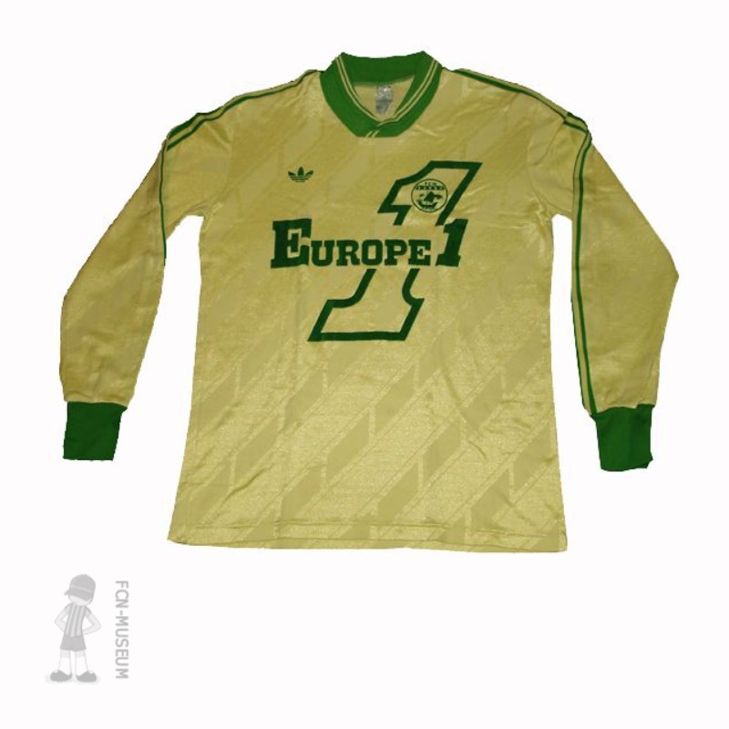 Primera equipación de Nantes 86-87