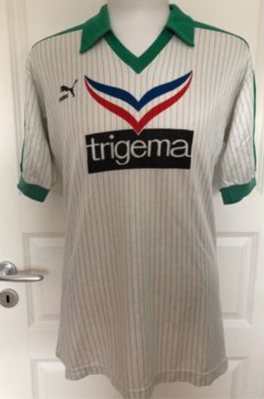 Primera equipación de Werder Bremen 84-85