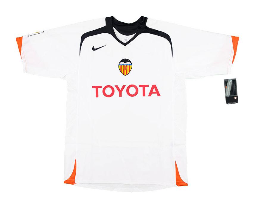 Primera equipación de Valencia 05-06