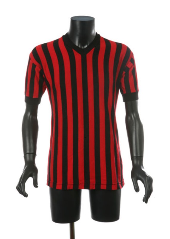 Primera equipación de Milan 76-77