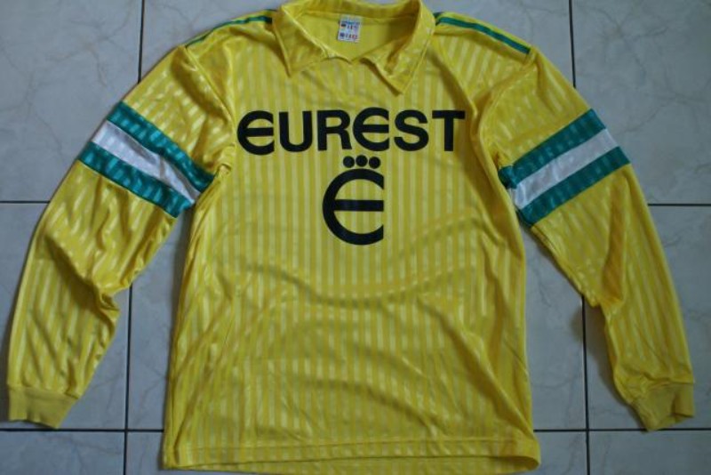 Primera equipación de Nantes 90-91