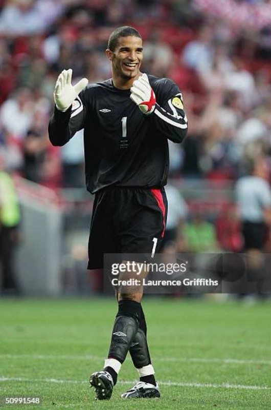 Equipación especial de Inglaterra 2004