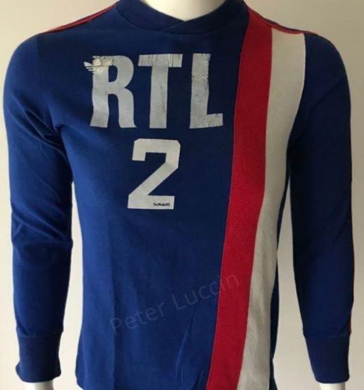 Primera equipación de Olympique de Lyon 75-76