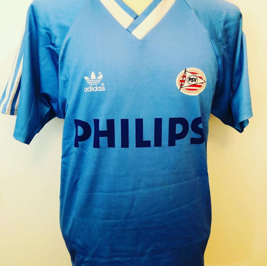 Segunda equipación de PSV 84-85