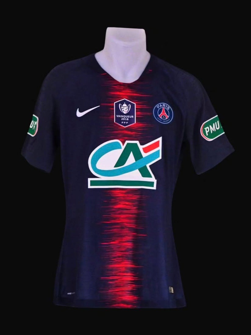Primera equipación de Paris Saint-Germain 18-19