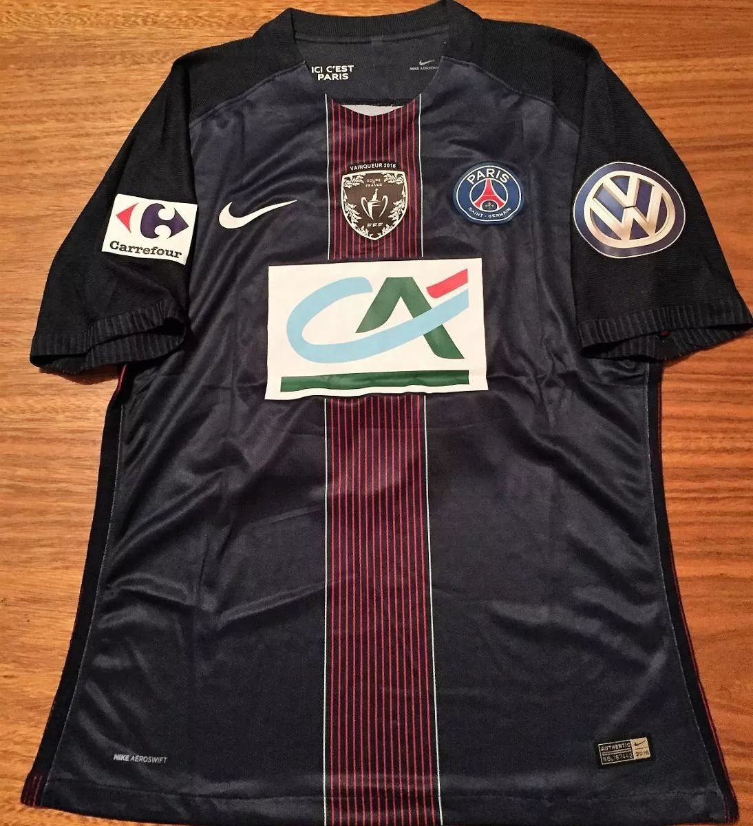 Primera equipación de Paris Saint-Germain 16-17