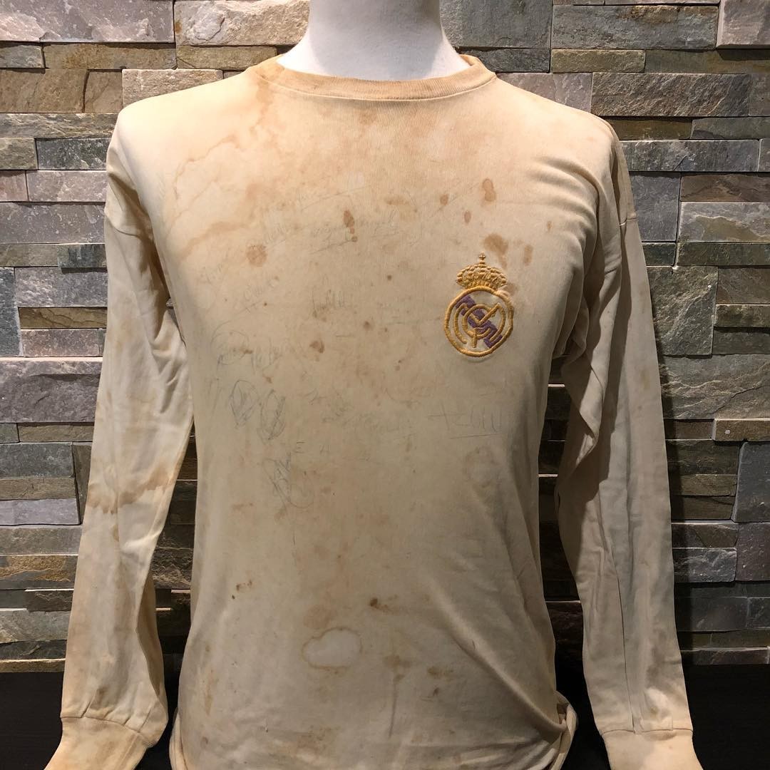 Primera equipación de Real Madrid 76-77