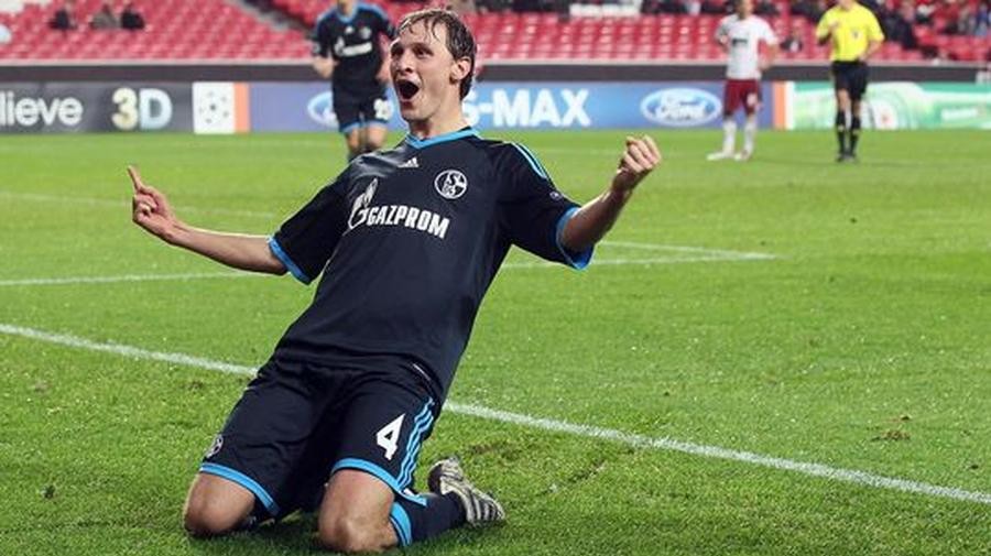 Schalke 04 10-11 Visitante 4