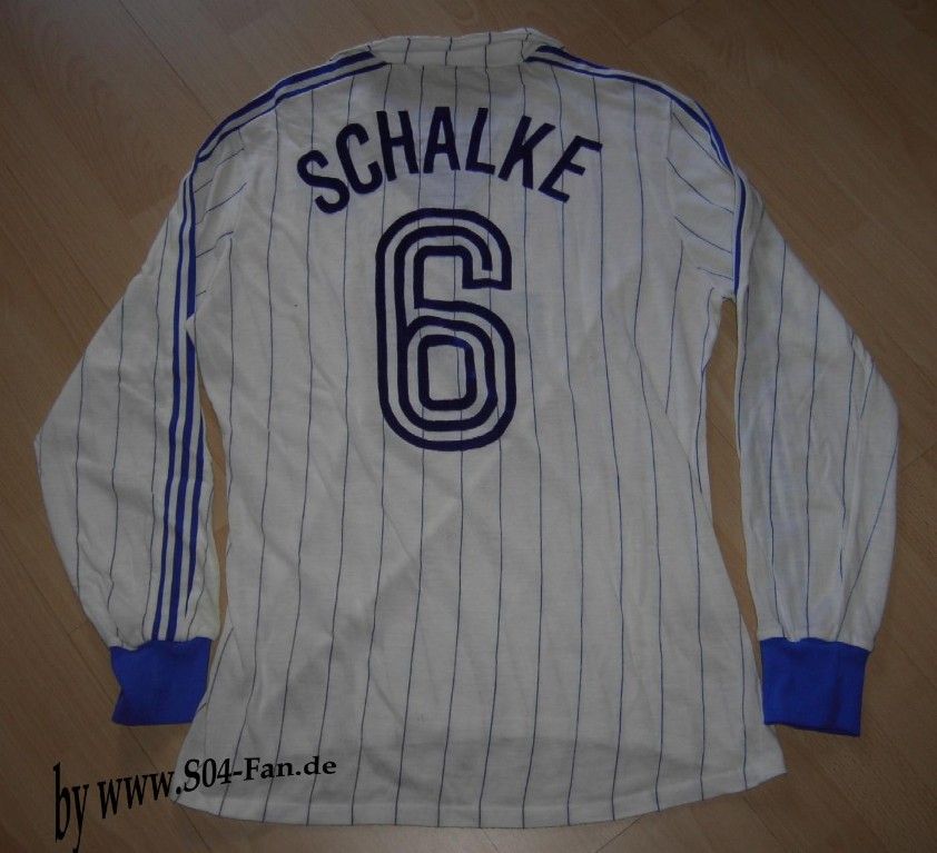 Schalke 04 81-82 Visitante 2