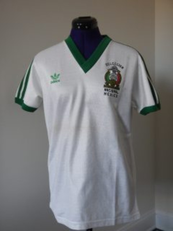 Tercera equipación de México 1984