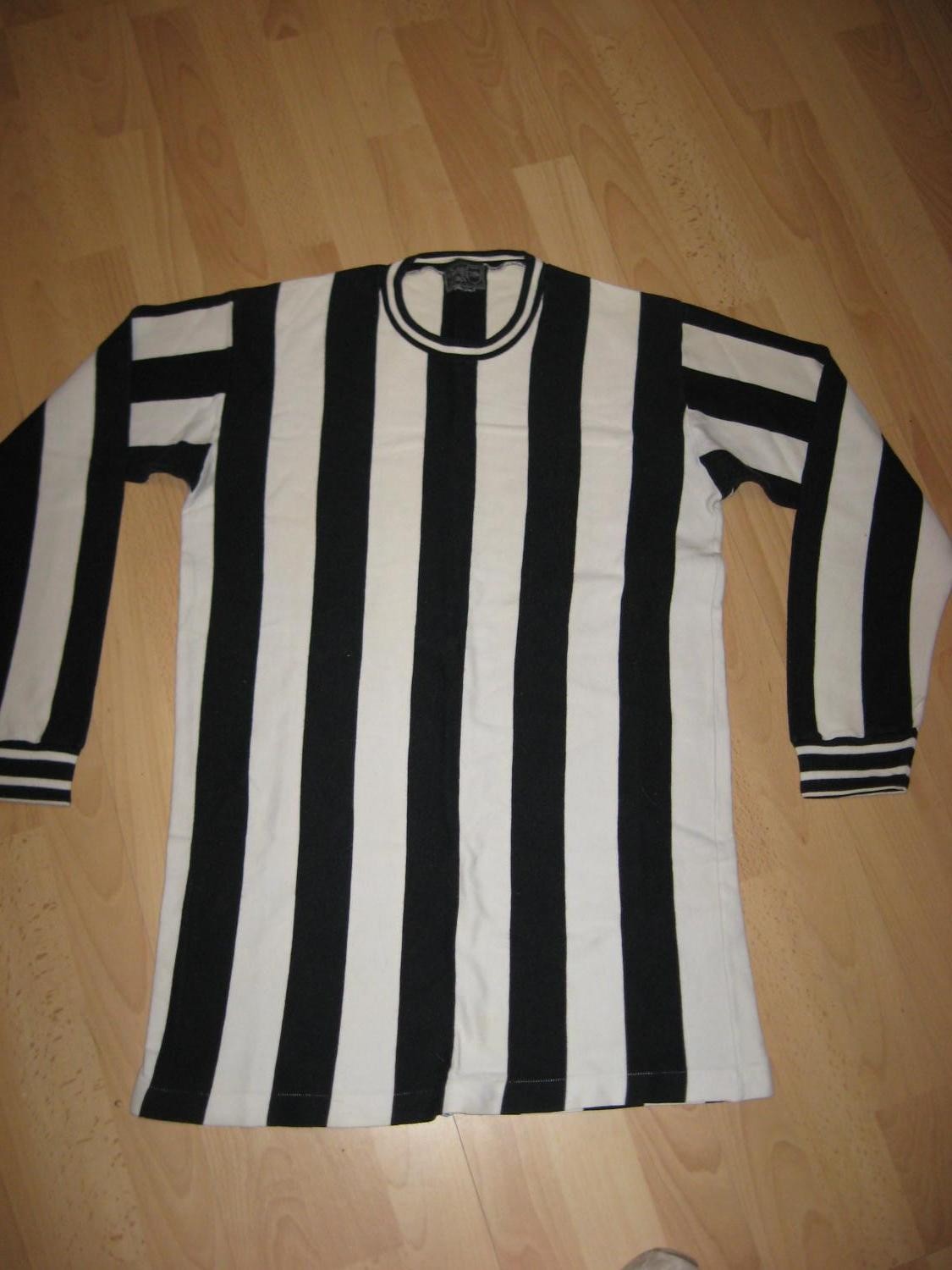 Primera equipación de Newcastle 68-69