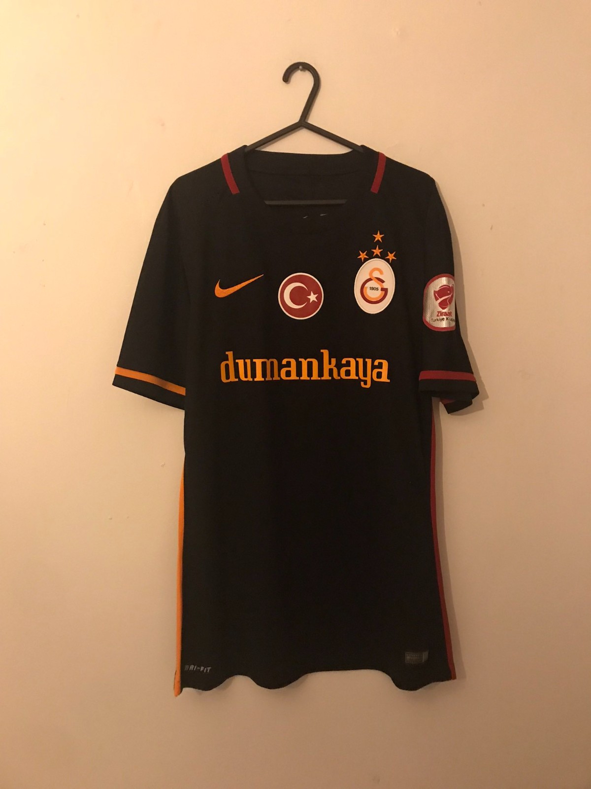 Segunda equipación de Galatasaray 15-16