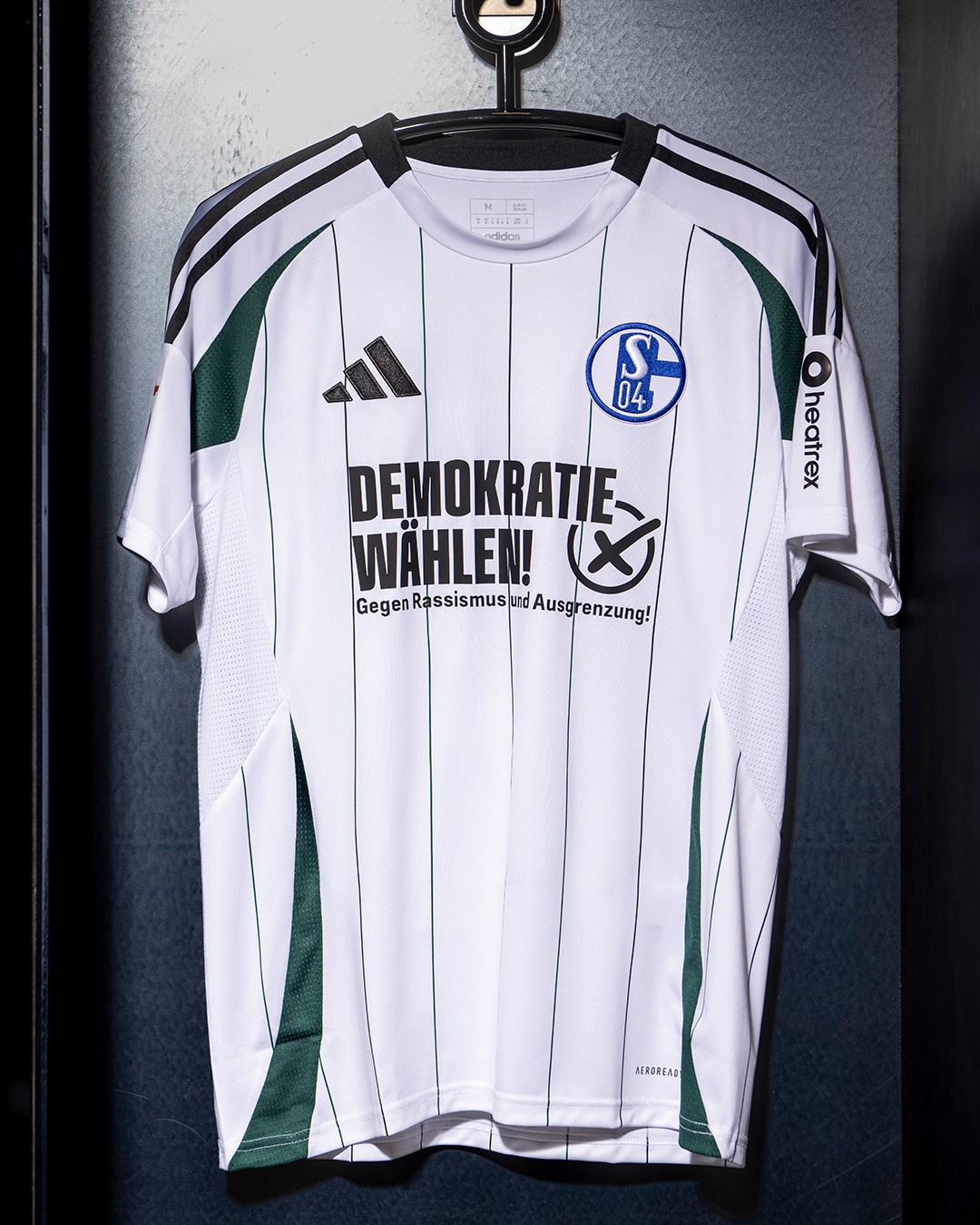Segunda equipación de Schalke 04 24-25