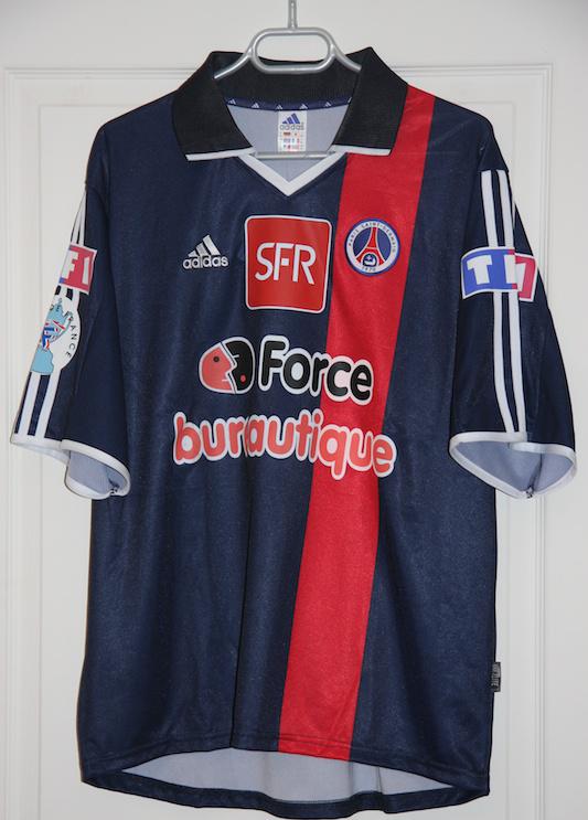 Primera equipación de Paris Saint-Germain 02-03