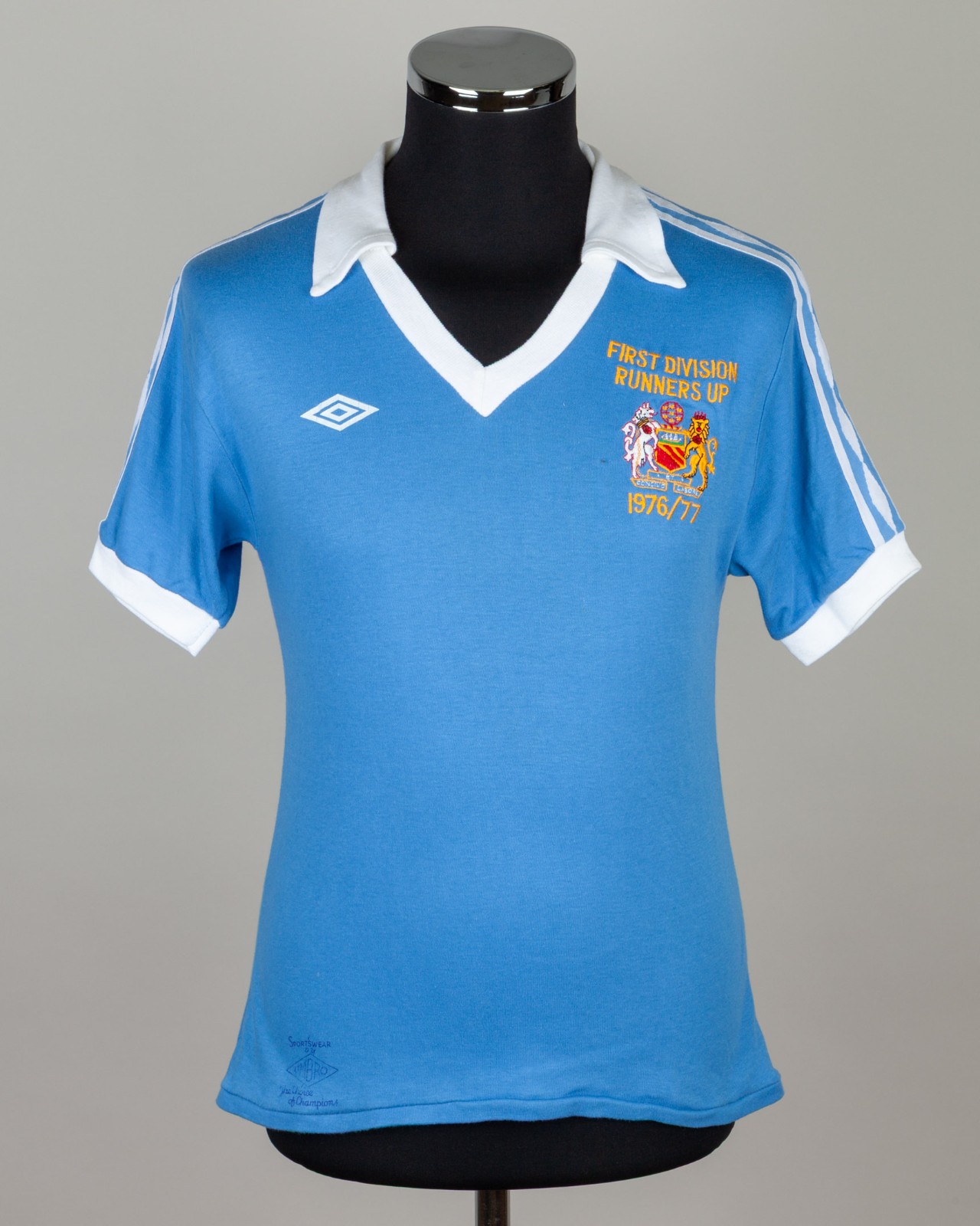Primera equipación de Man City 77-78