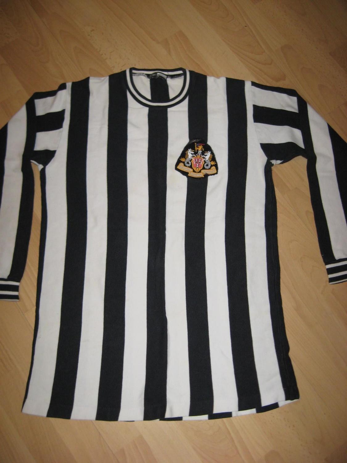 Primera equipación de Newcastle 71-72