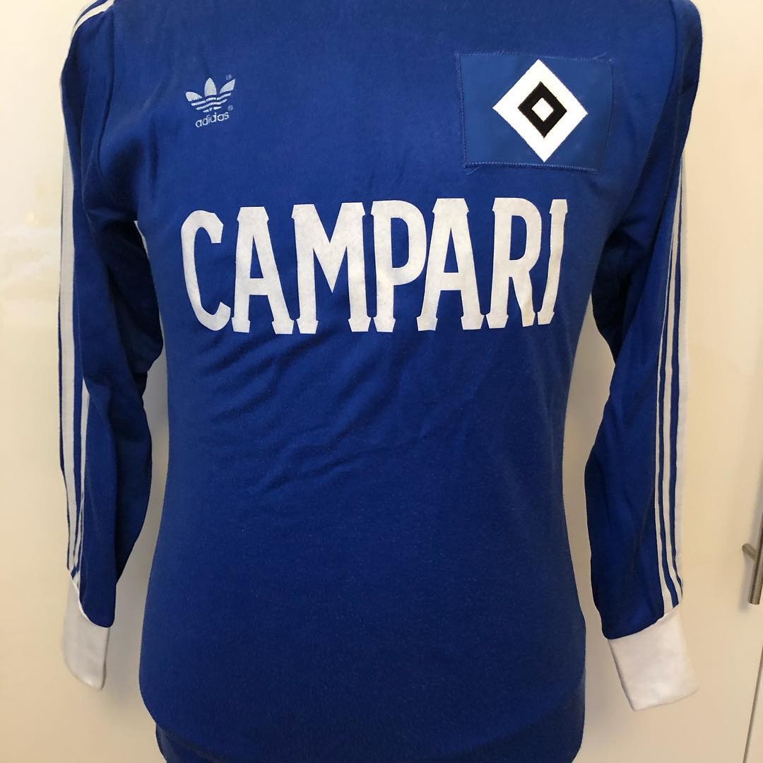 Primera equipación de Hamburgo 75-76