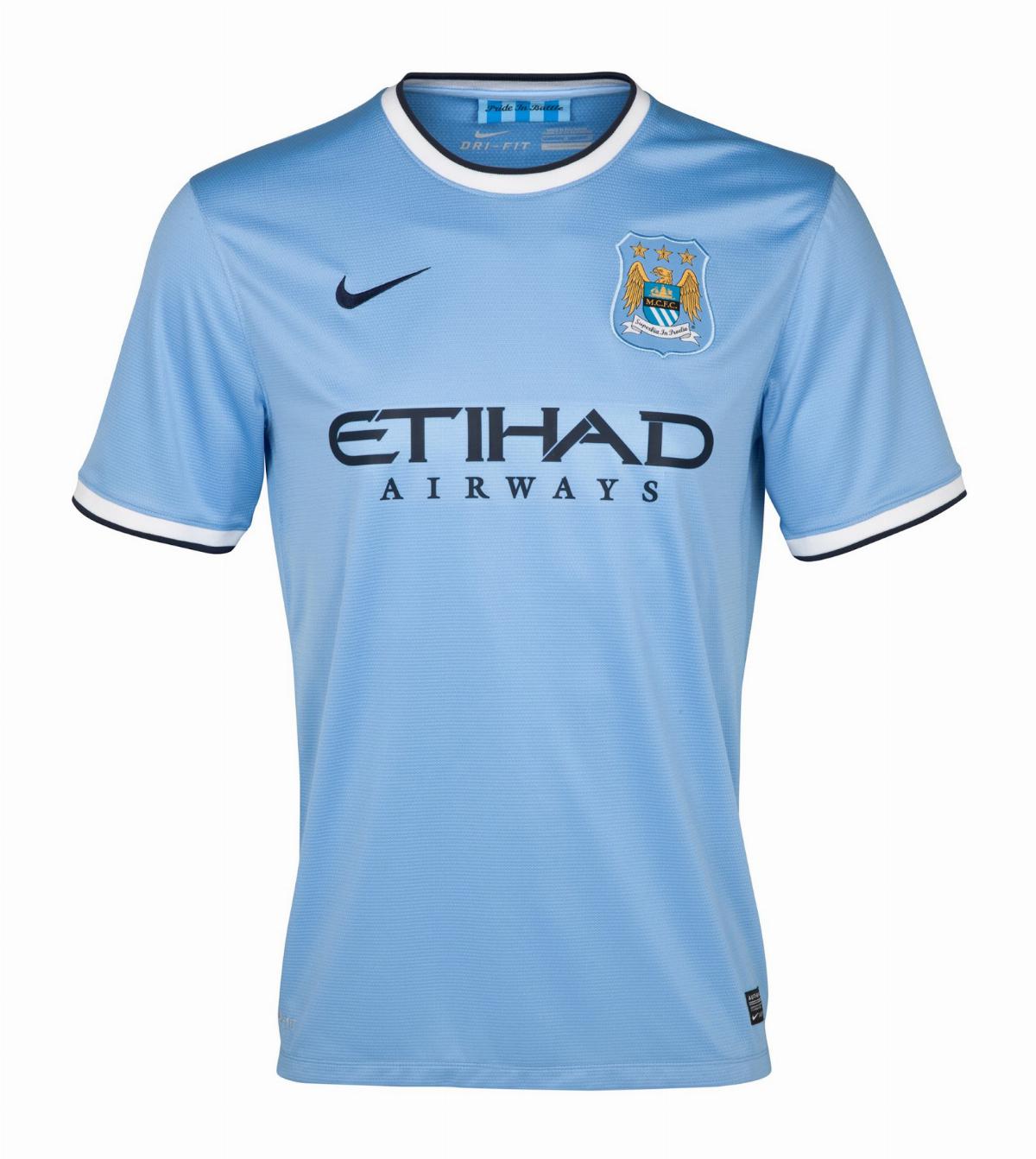 Primera equipación de Man City 13-14