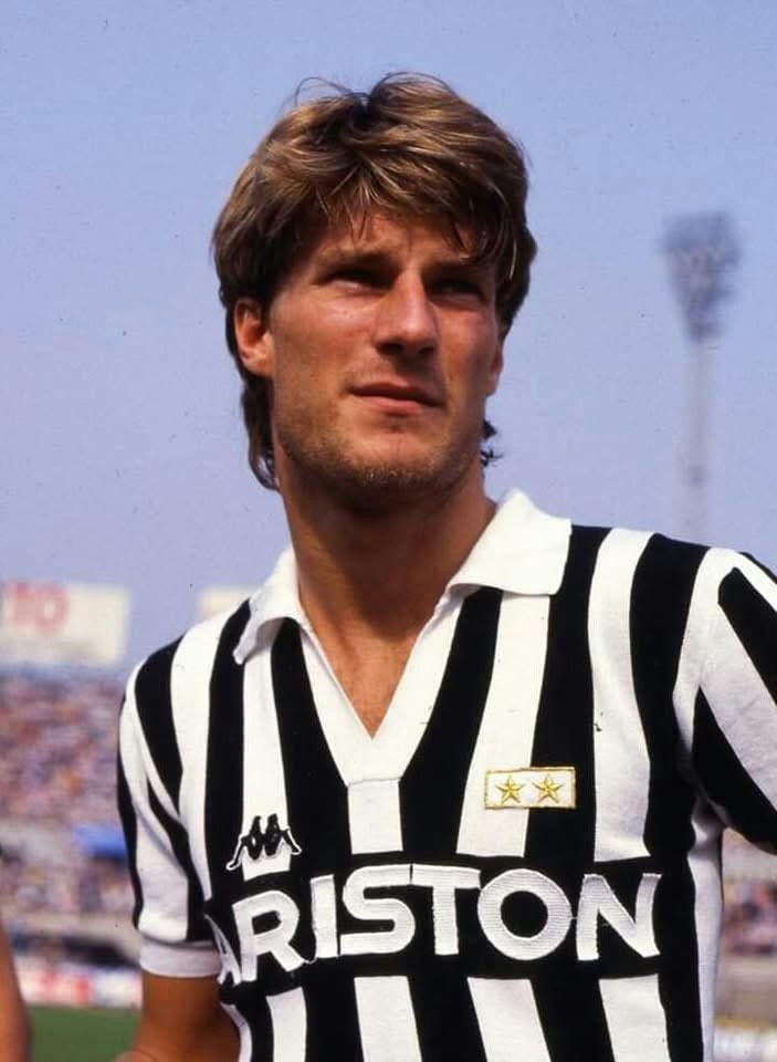 Juventus FC 85-86 Local 2
