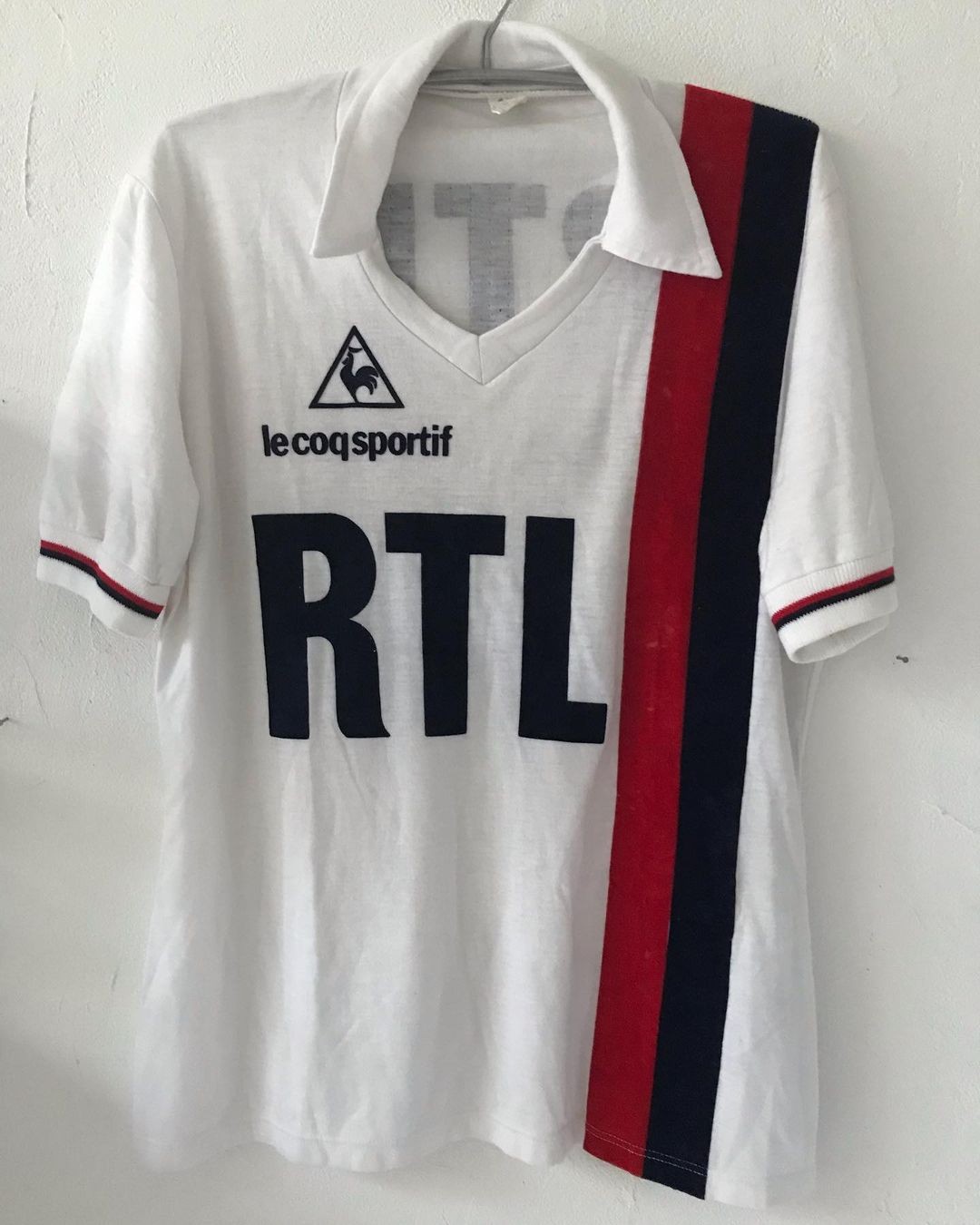 Equipación especial de Paris Saint-Germain 83-84