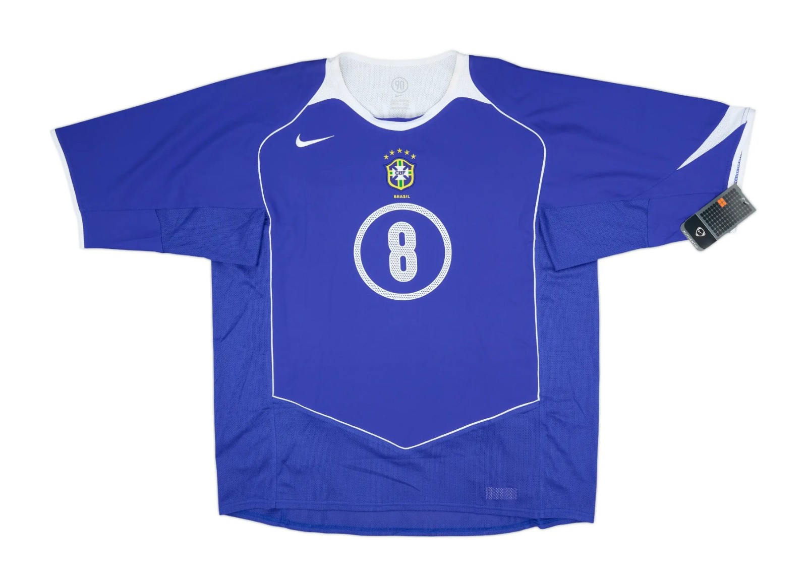 Segunda equipación de Brasil 2004