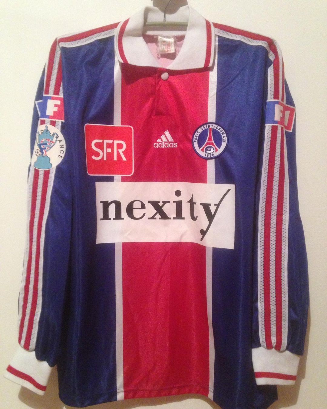 Primera equipación de Paris Saint-Germain 01-02