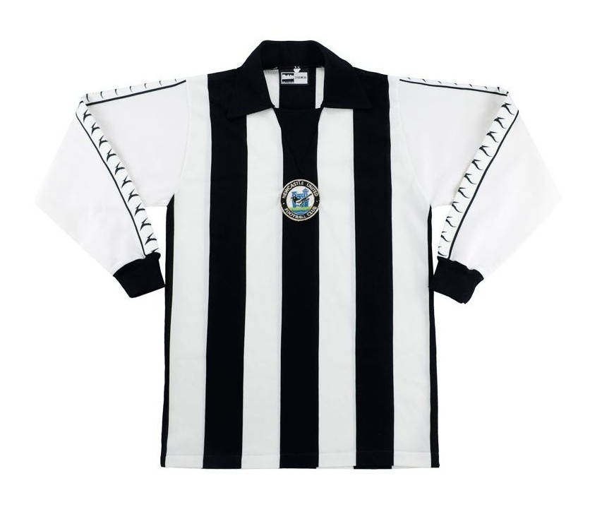 Primera equipación de Newcastle 77-78