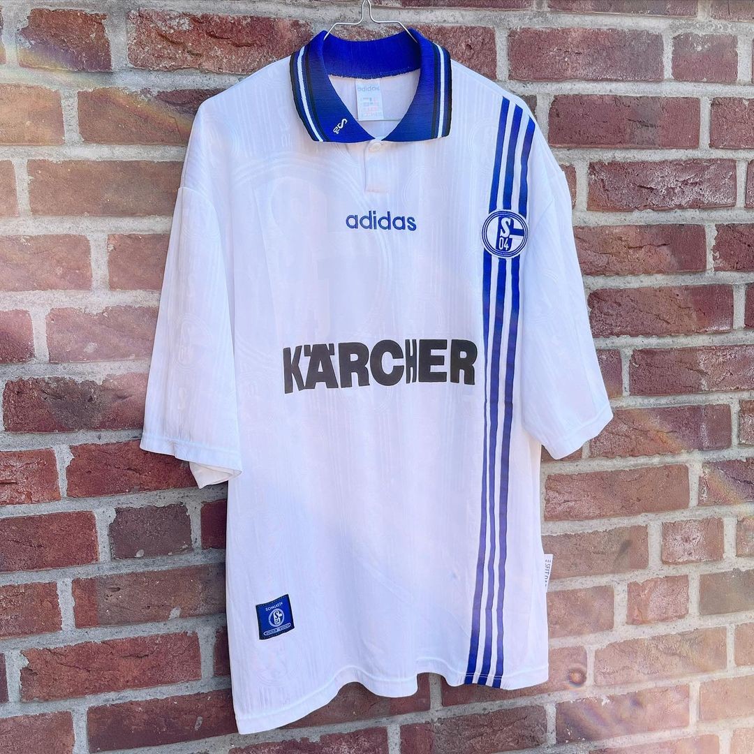 Schalke 04 96-97 Visitante 3
