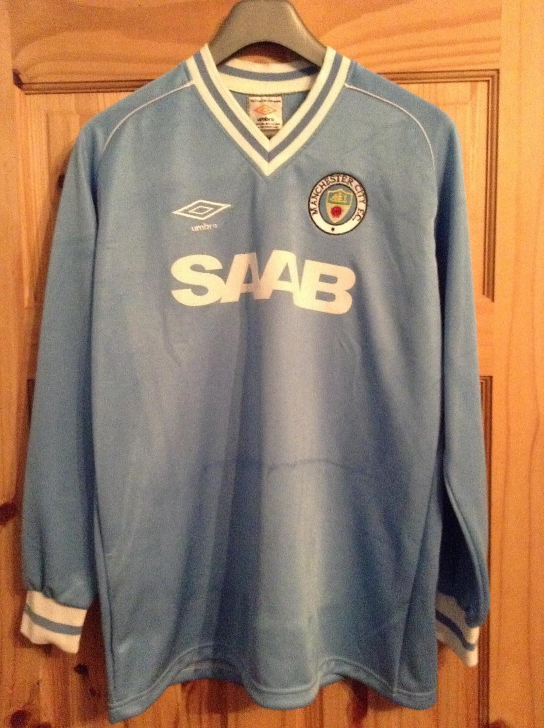 Primera equipación de Man City 82-83