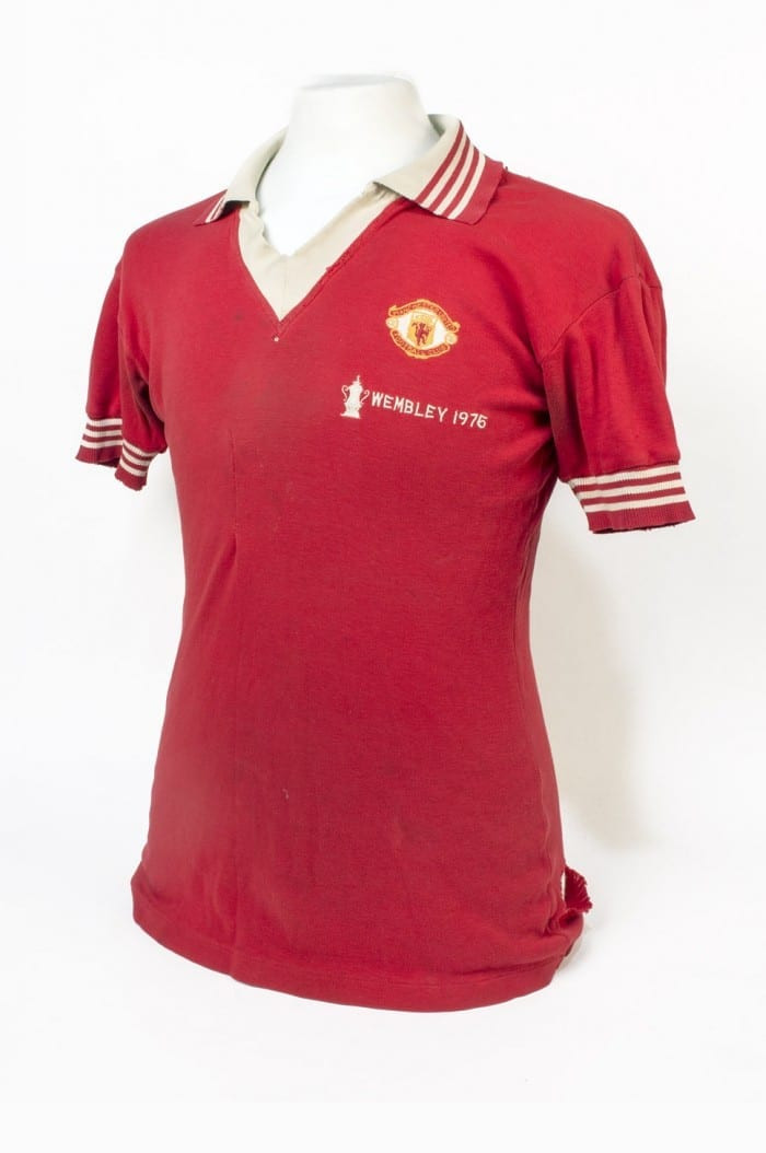 Primera equipación de Manchester United 75-76