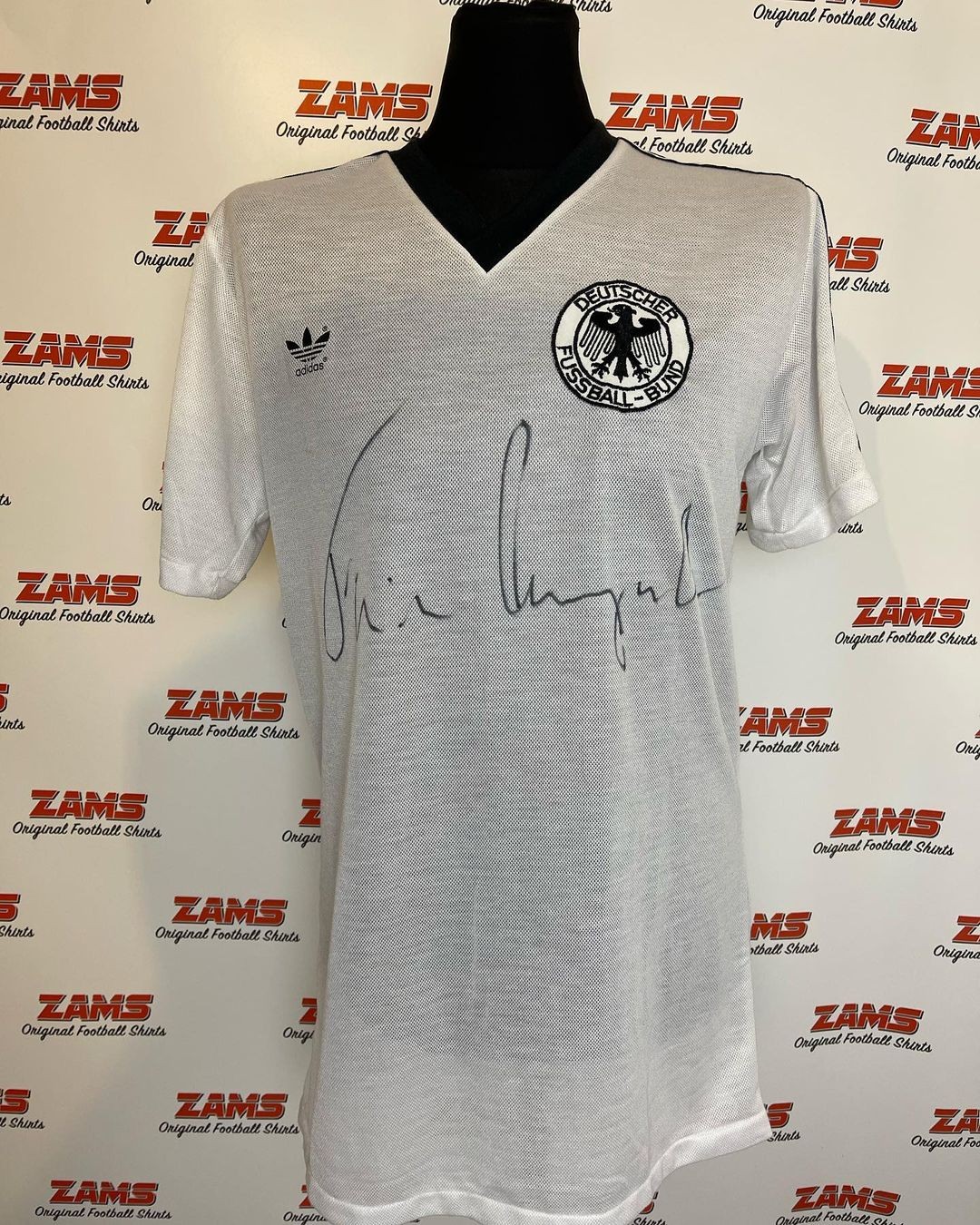 Primera equipación de Alemania 1985