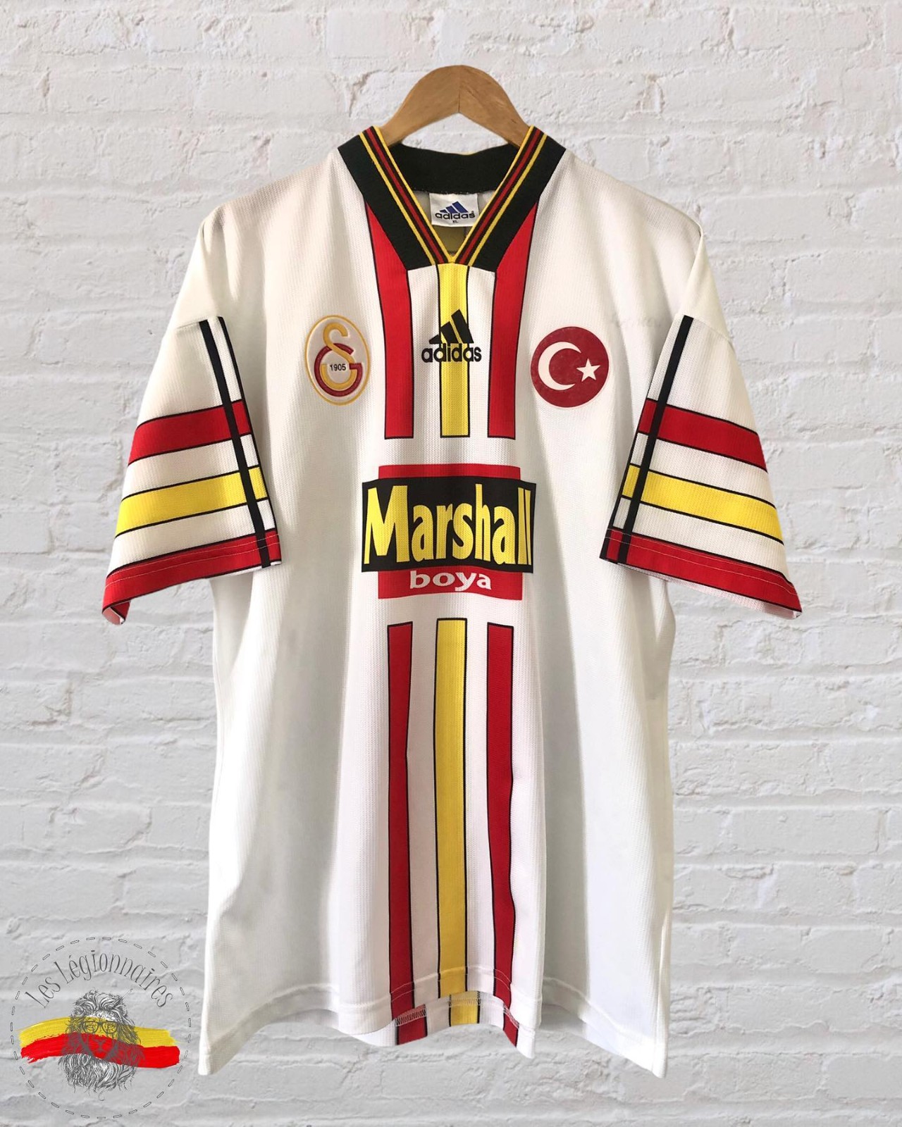 Segunda equipación de Galatasaray 98-99