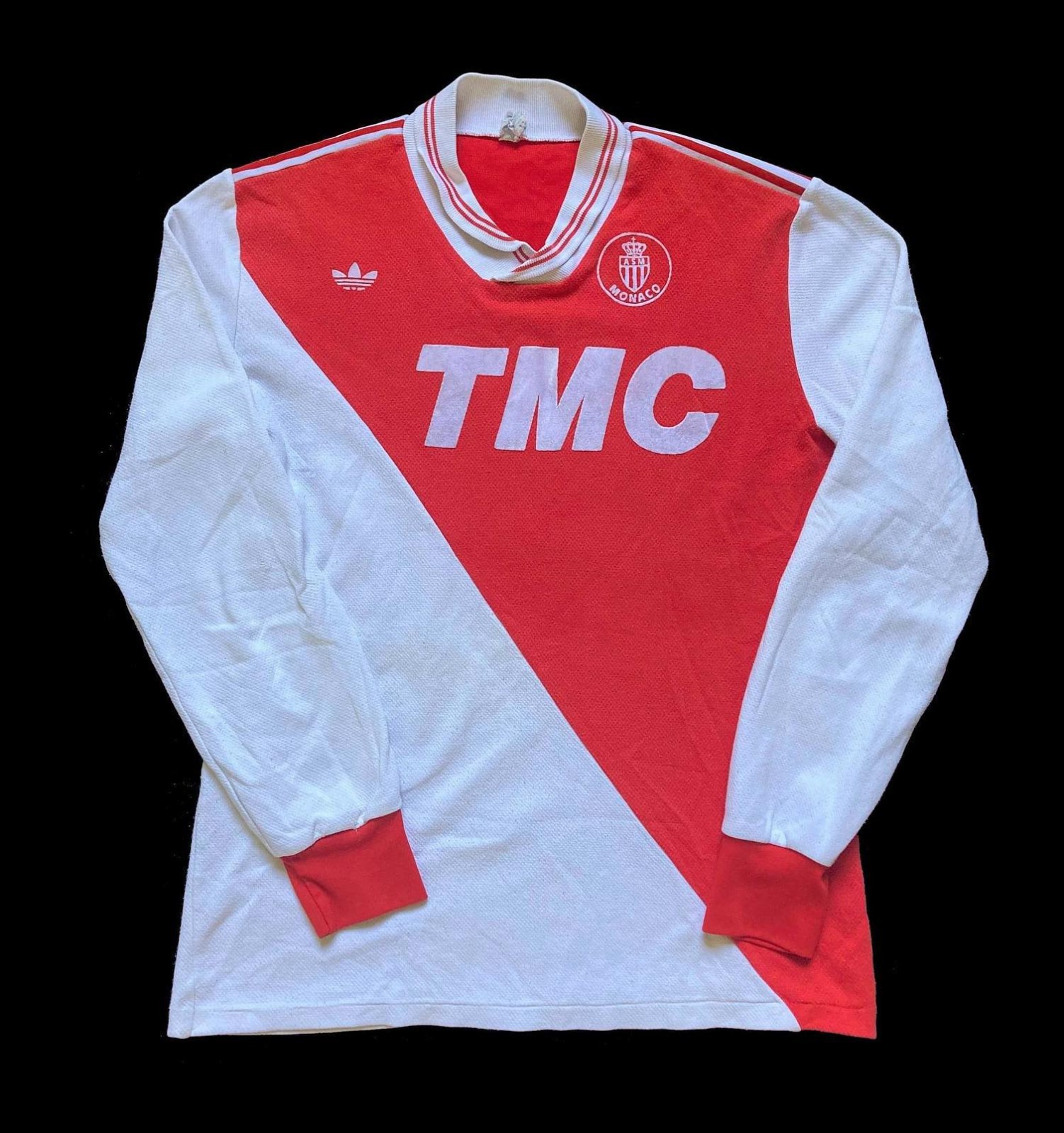 Primera equipación de Monaco 86-87