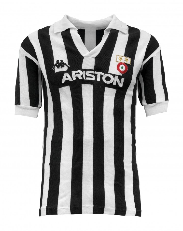 Primera equipación de Juventus 83-84