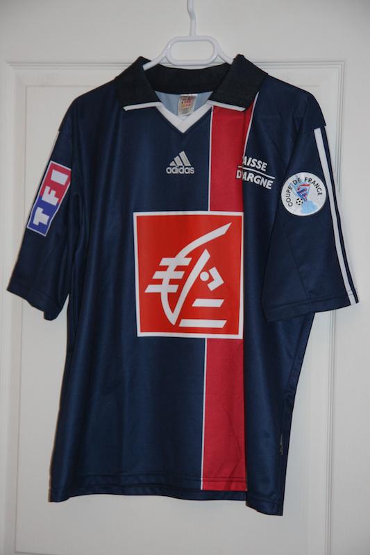 Primera equipación de Paris Saint-Germain 05-06