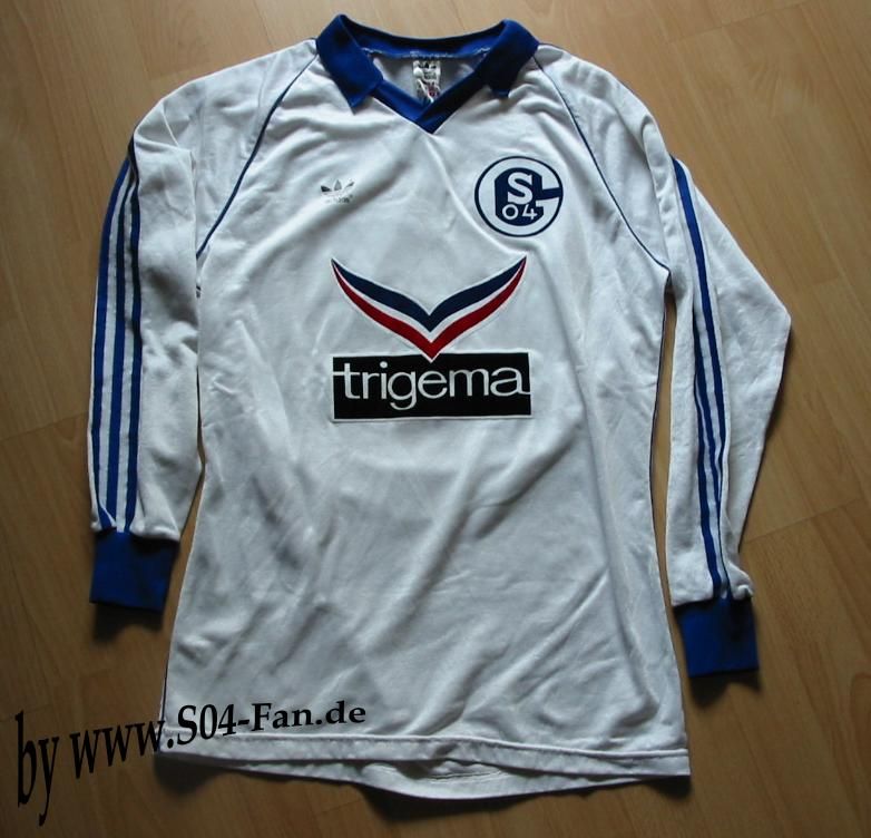 Schalke 04 80-81 Visitante 2