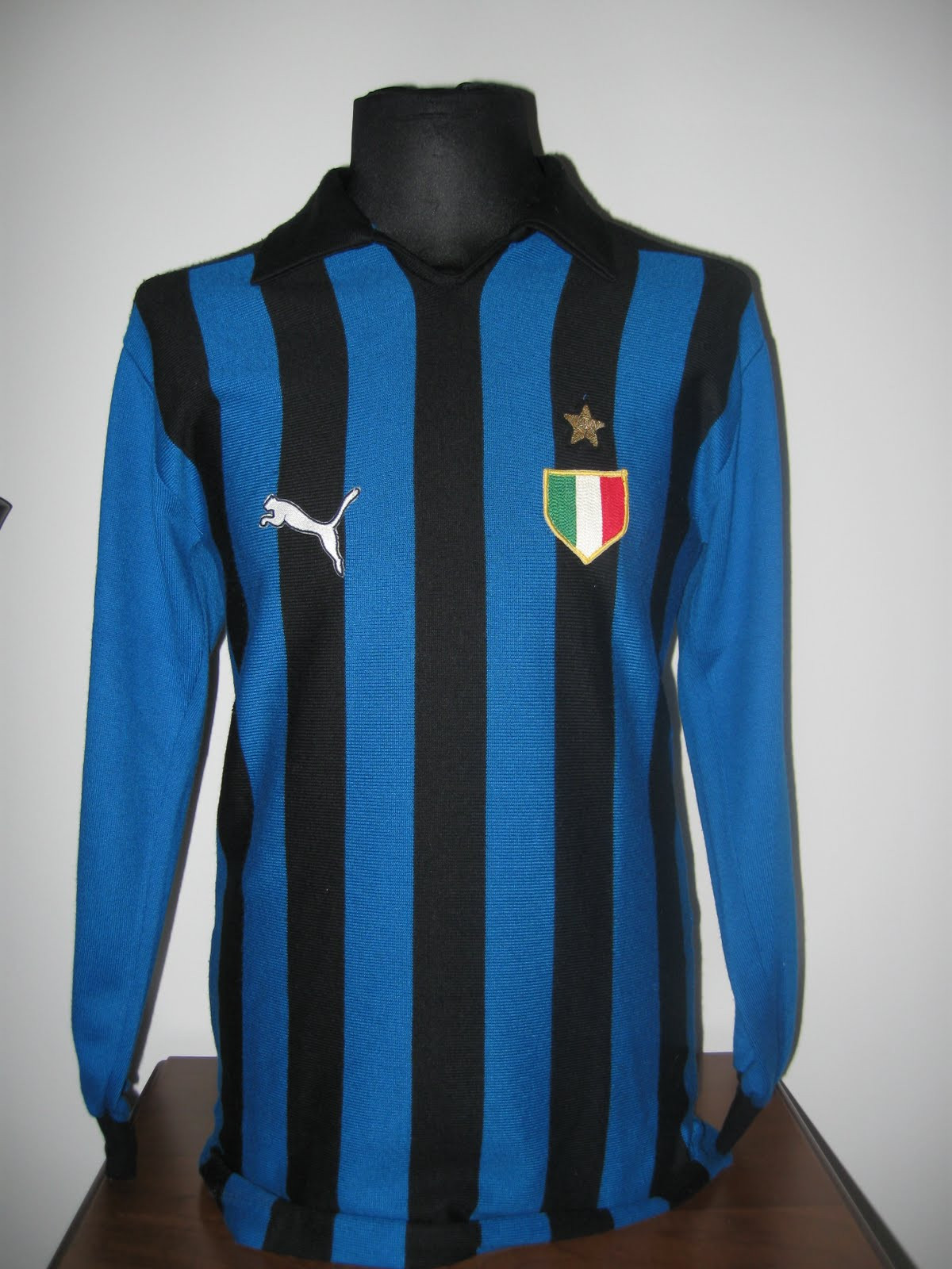 Primera equipación de Inter de Milán 80-81