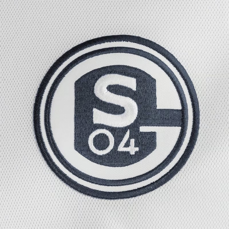 Schalke 04 26-27 Visitante 4