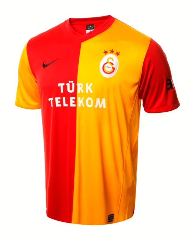 Primera equipación de Galatasaray 11-12
