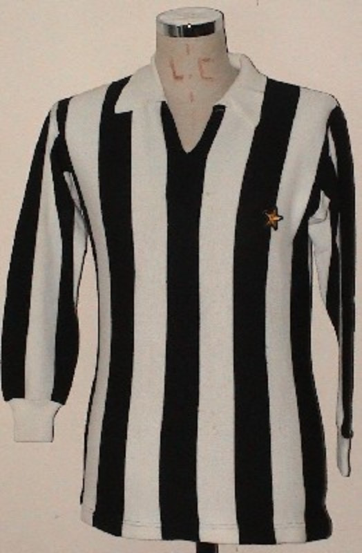 Primera equipación de Juventus 74-75