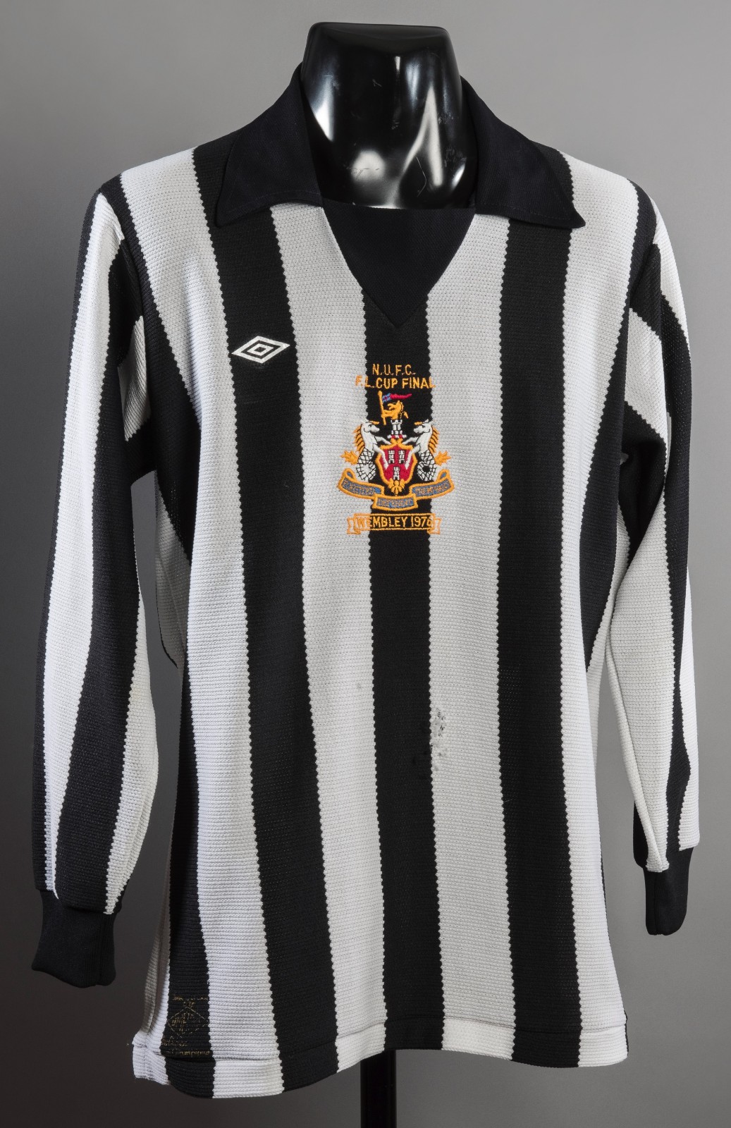 Equipación especial de Newcastle 75-76