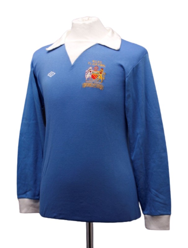 Primera equipación de Man City 76-77