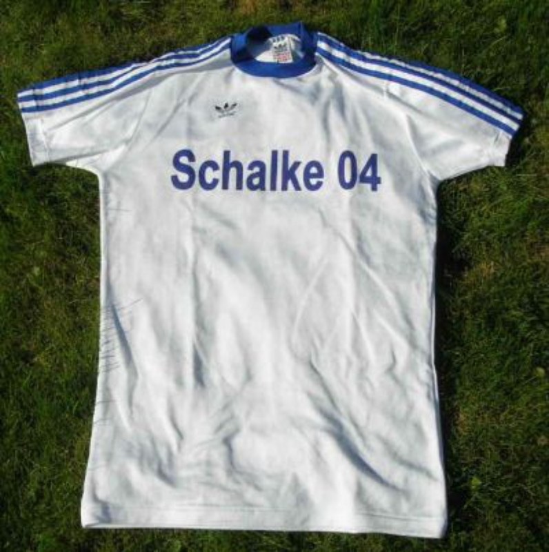 Segunda equipación de Schalke 04 75-76
