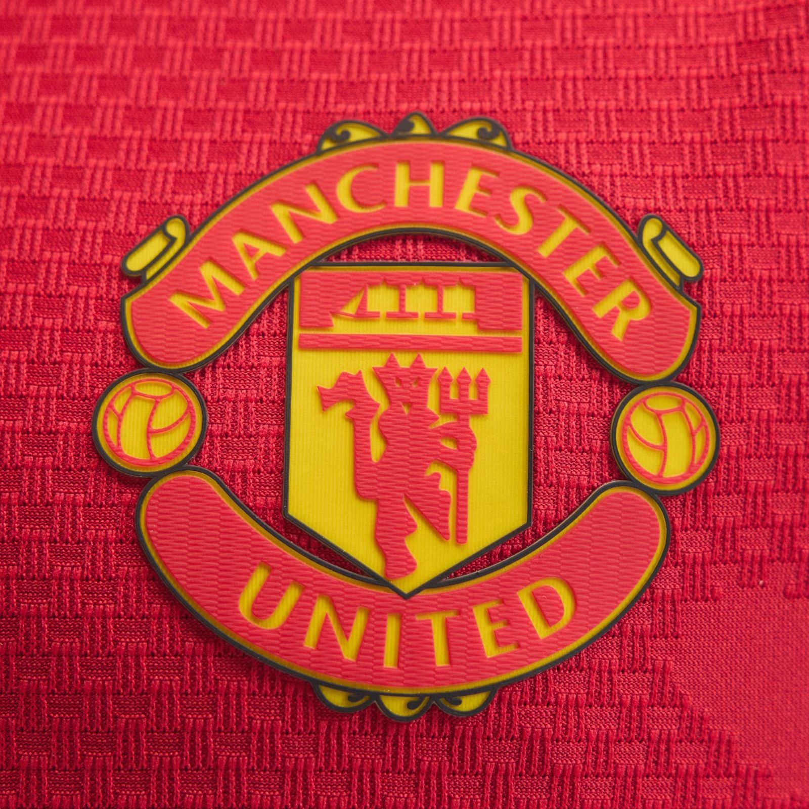 Manchester United 26-27 Local 2