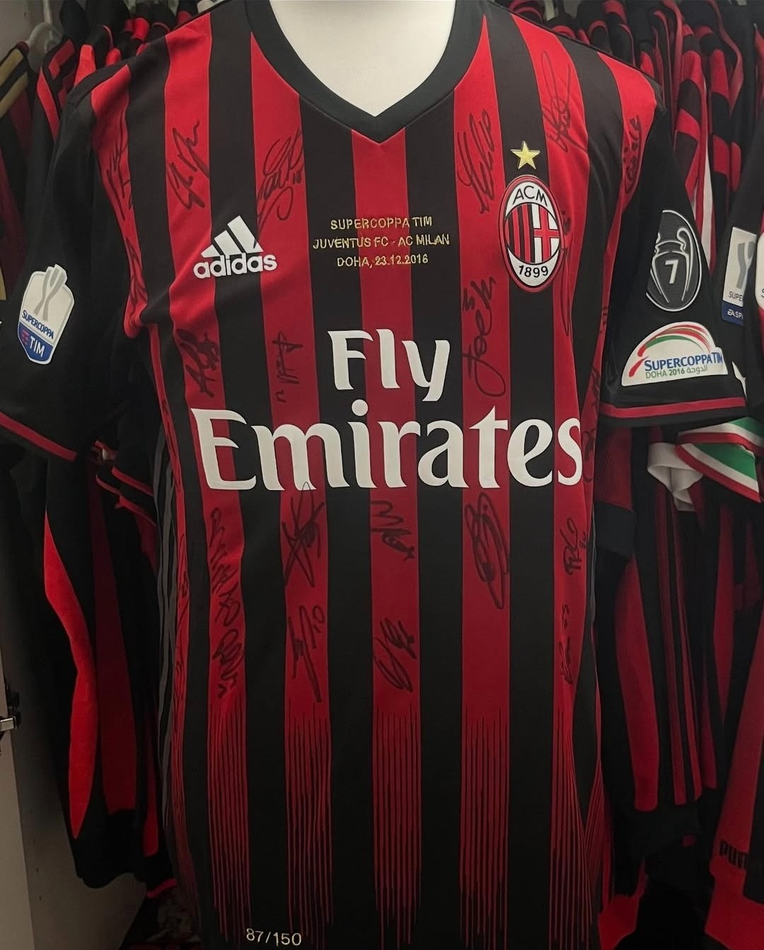 Equipación especial de Milan 16-17