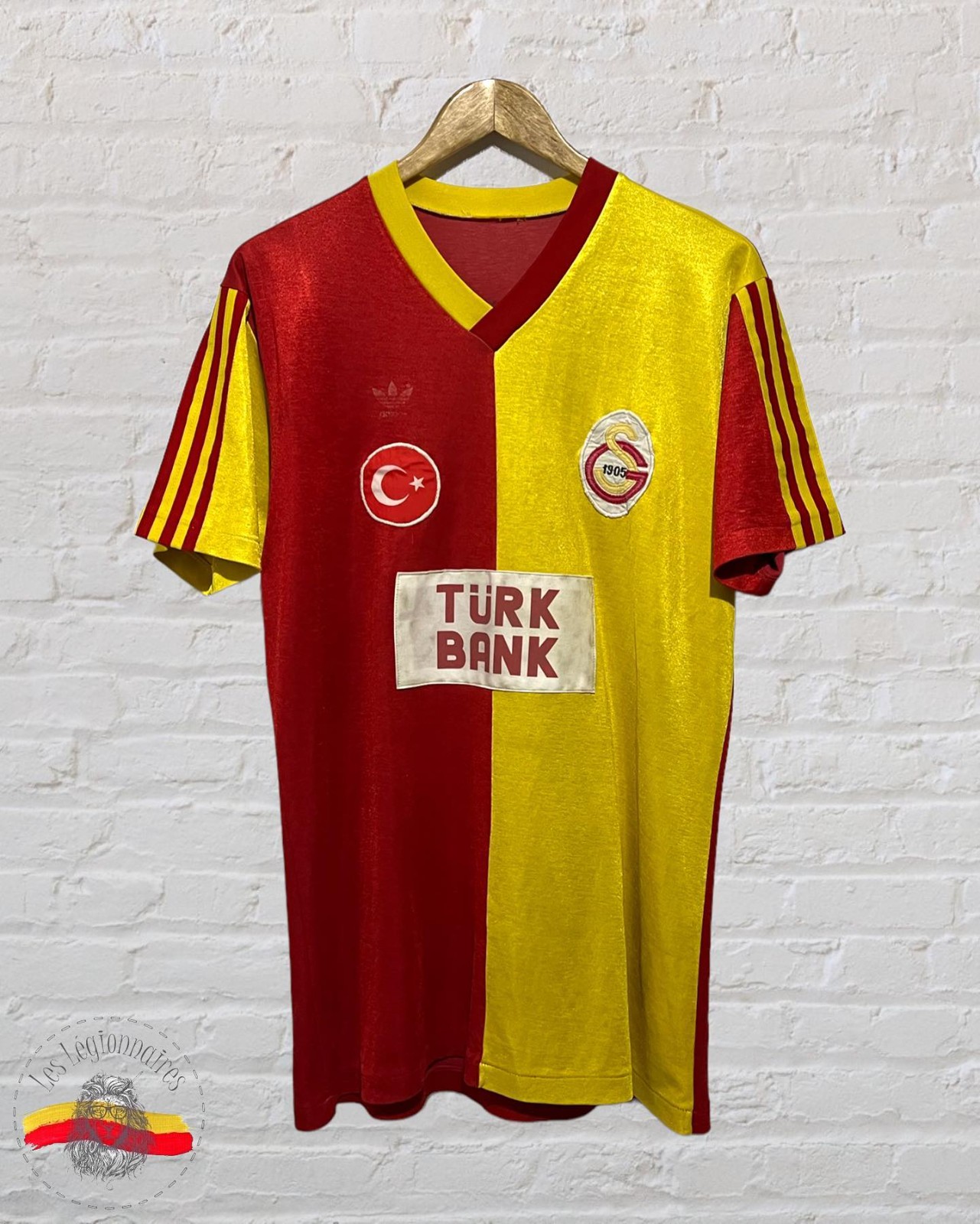 Primera equipación de Galatasaray 88-89