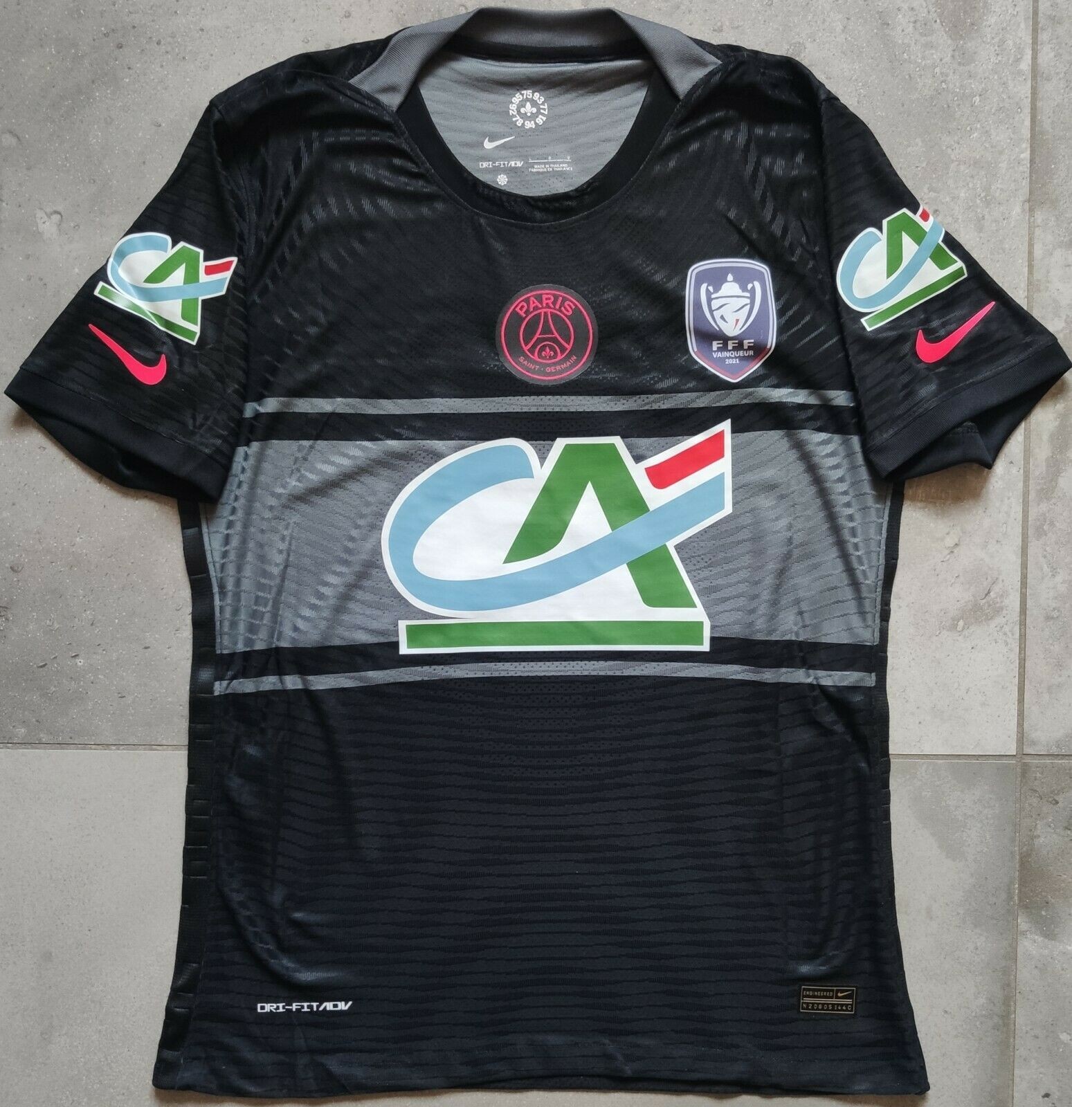Tercera equipación de Paris Saint-Germain 21-22